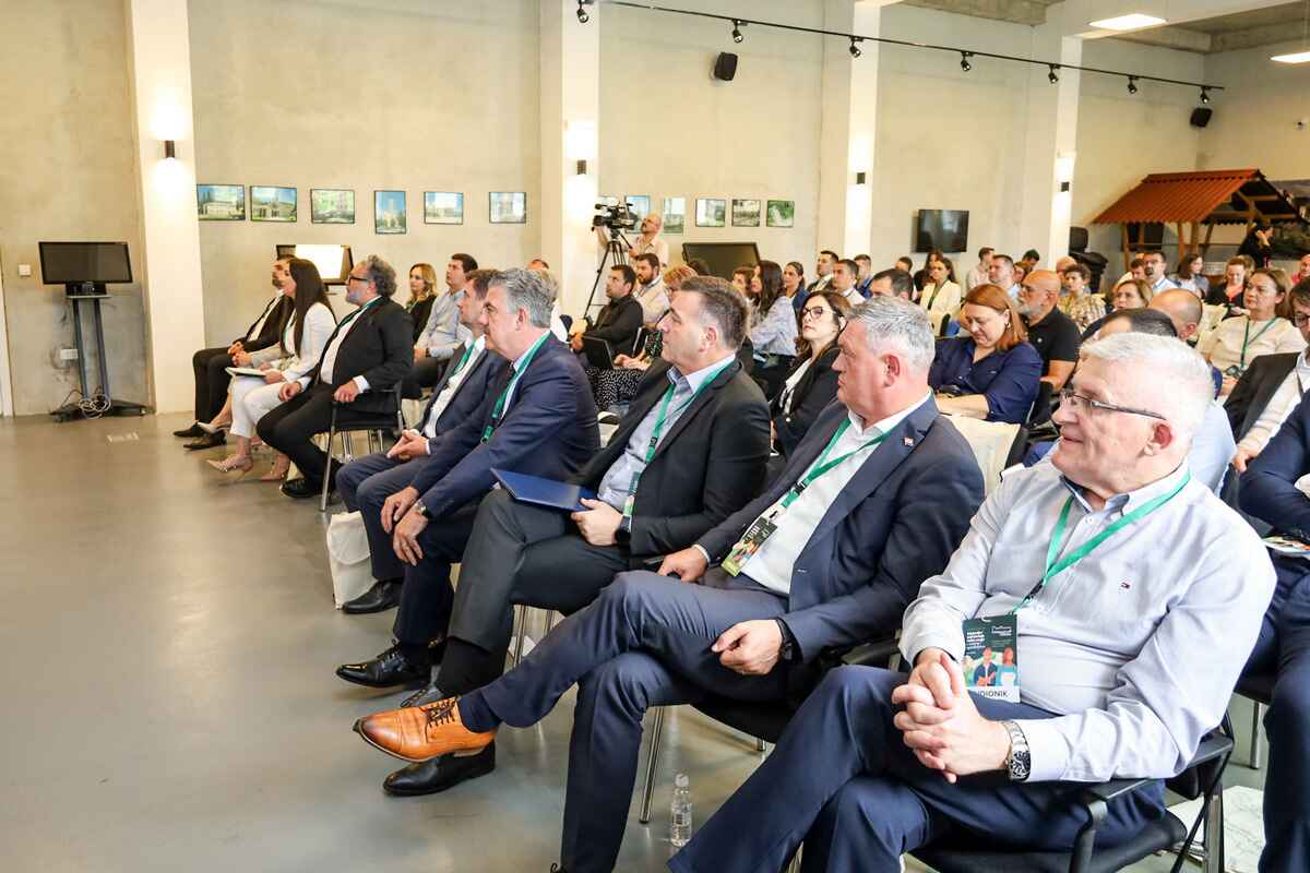 Sudionici konferencije "Edukacija i zadržavanje radne snage u turizmu i ugostiteljstvu" u organizaciji Turistički klaster Hercegovina