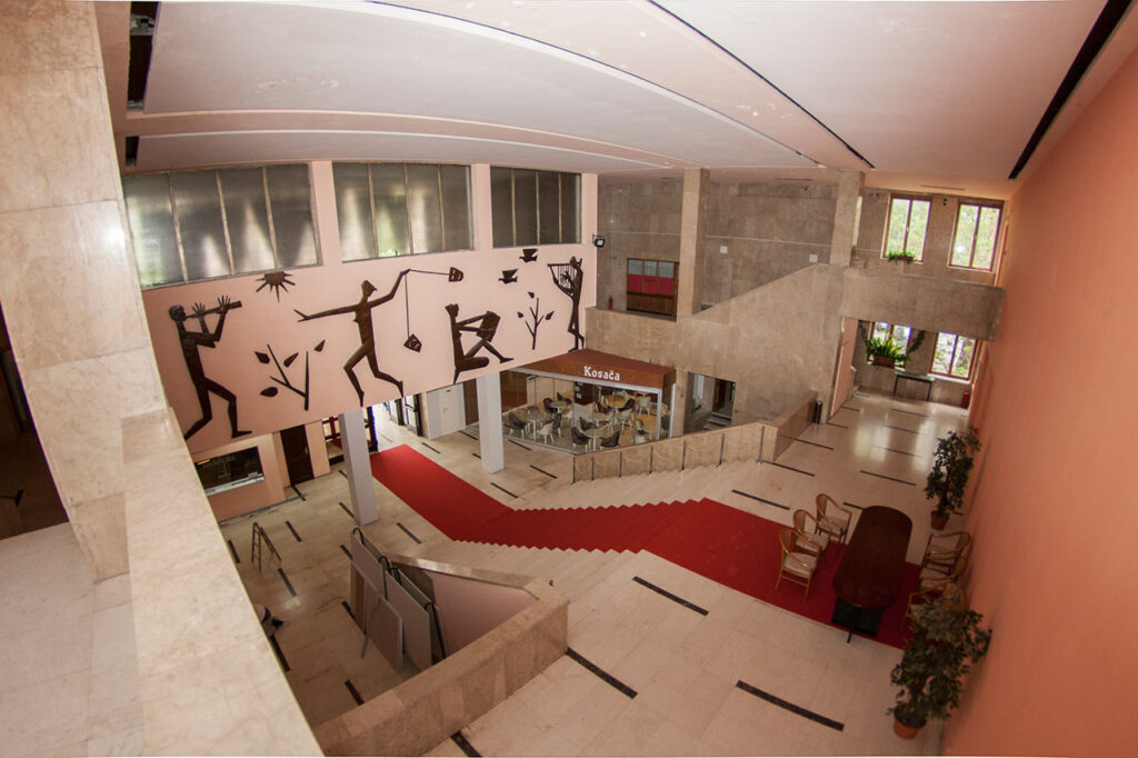 Hrvatski dom Herceg Stjepan Kosača - Prostrani foaje idealan je za koktel druženja i prijeme